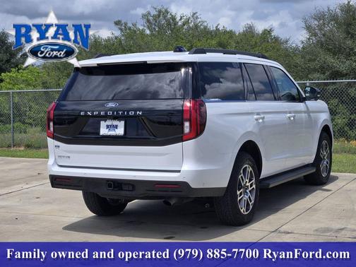 Oxford White 2025 Ford Expedition Active