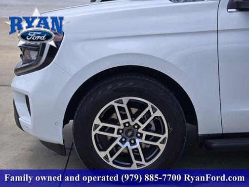 Oxford White 2025 Ford Expedition Active