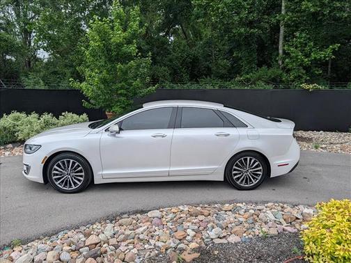 White Platinum Metallic 2019 Lincoln MKZ Standard