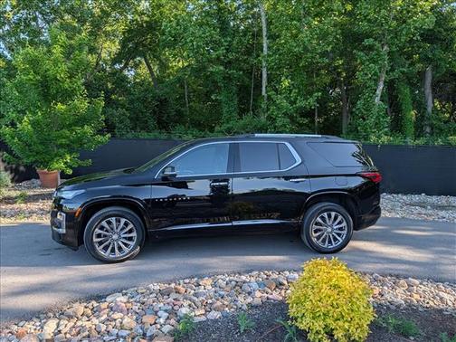 Black 2023 Chevrolet Traverse Premier