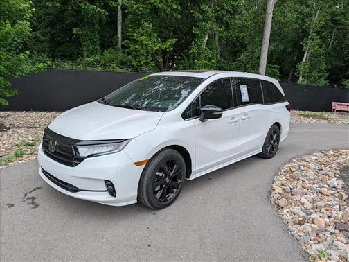 White 2024 Honda Odyssey Sport