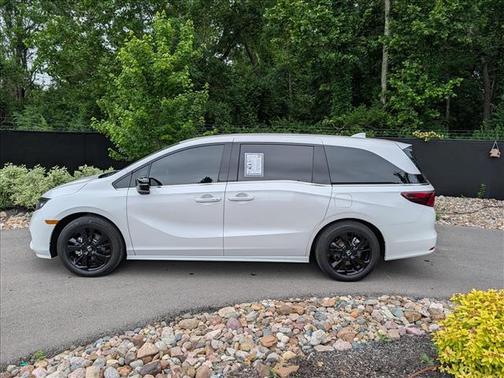White 2024 Honda Odyssey Sport