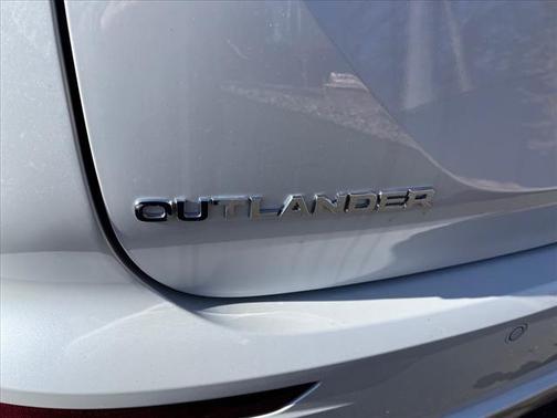 2025 Mitsubishi Outlander PHEV SE