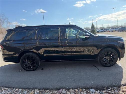 Infinite Black Metallic 2026 Lincoln Navigator L Reserve