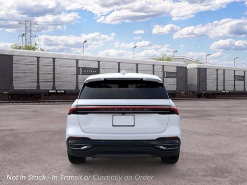 White Platinum Tri-Coat Metallic 2026 Lincoln Nautilus Premiere
