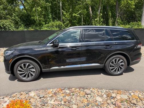 Infinite Black Metallic 2026 Lincoln Aviator Premiere