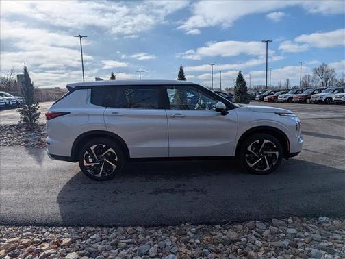 2024 Mitsubishi Outlander SE