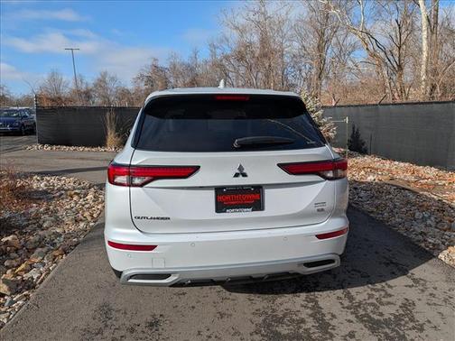 2024 Mitsubishi Outlander SE