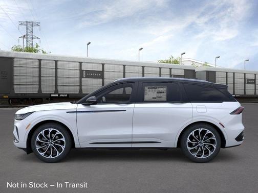 White Platinum Tri-Coat Metallic 2026 Lincoln Nautilus Reserve