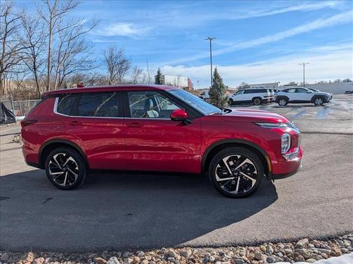 2024 Mitsubishi Outlander SE