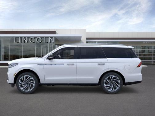 Crystal White Metallic 2025 Lincoln Navigator Reserve