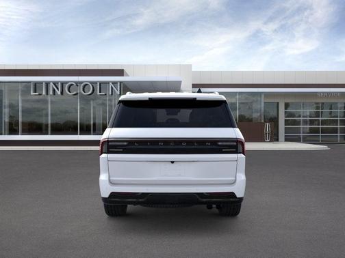 Crystal White Metallic 2025 Lincoln Navigator Reserve