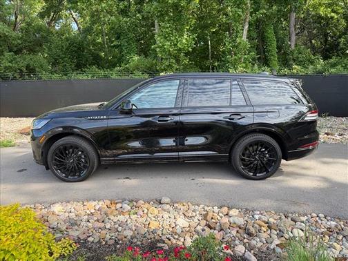 Infinite Black Metallic 2026 Lincoln Aviator Reserve AWD