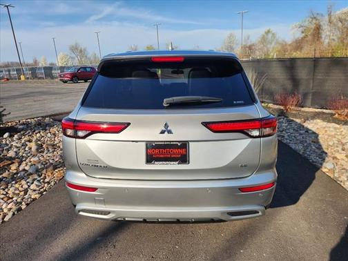 2024 Mitsubishi Outlander SE