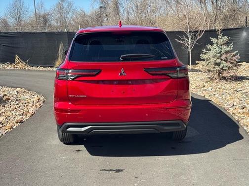 2025 Mitsubishi Outlander ES
