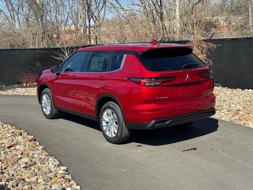 2025 Mitsubishi Outlander ES