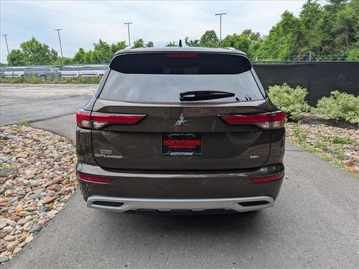 Bronze Metallic 2022 Mitsubishi Outlander SEL