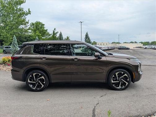 Bronze Metallic 2022 Mitsubishi Outlander SEL