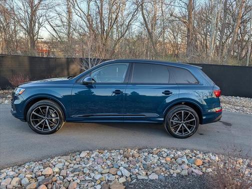 2022 Audi Q7 55 Premium Plus