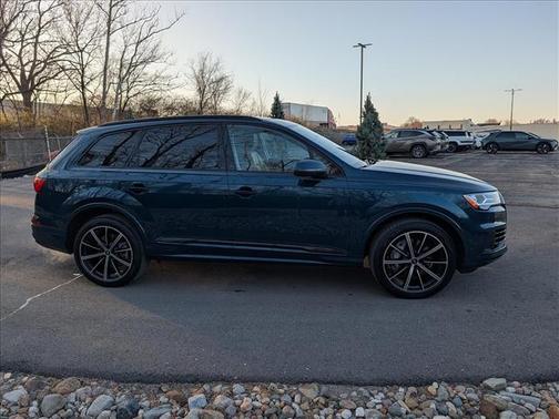 2022 Audi Q7 55 Premium Plus