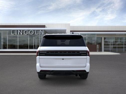 Crystal White Metallic 2026 Lincoln Navigator Black Label