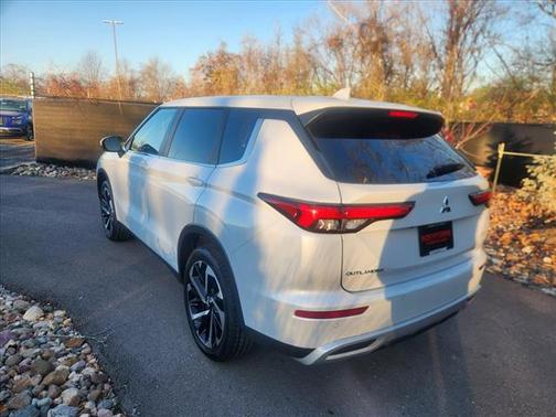 2024 Mitsubishi Outlander SE