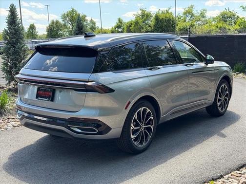 Silver Radiance Metallic 2026 Lincoln Nautilus Reserve