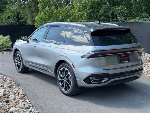 Silver Radiance Metallic 2026 Lincoln Nautilus Reserve