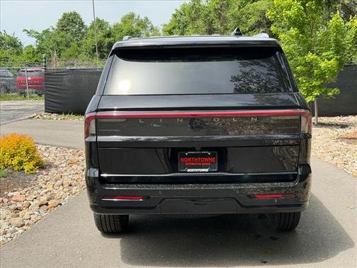 Infinite Black Metallic 2026 Lincoln Navigator Reserve