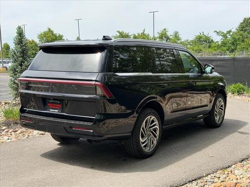 Infinite Black Metallic 2026 Lincoln Navigator Reserve