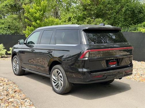 Infinite Black Metallic 2026 Lincoln Navigator Reserve
