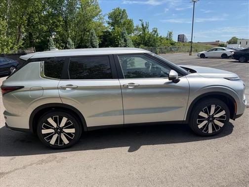 Alloy Silver 2026 Mitsubishi Outlander SE