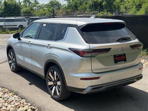 Alloy Silver 2026 Mitsubishi Outlander SE