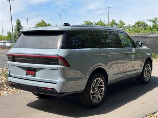 Gray Mist Metallic 2026 Lincoln Navigator Reserve