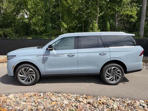 Gray Mist Metallic 2026 Lincoln Navigator Reserve