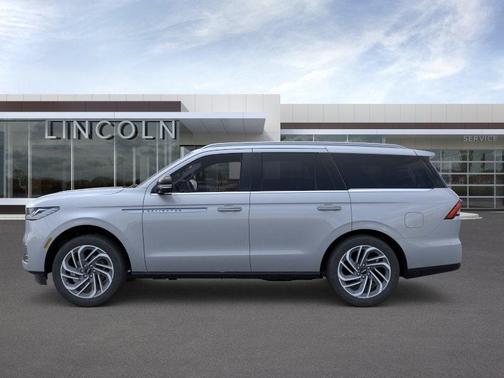 Gray Mist Metallic 2026 Lincoln Navigator Reserve