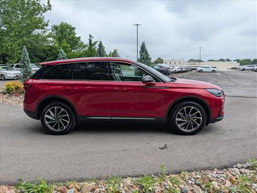Red Carpet 2023 Lincoln Corsair Standard