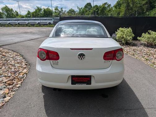 White 2010 Volkswagen Eos Komfort