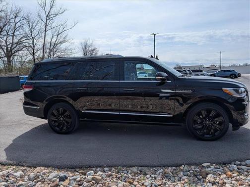 Black 2024 Lincoln Navigator L Reserve