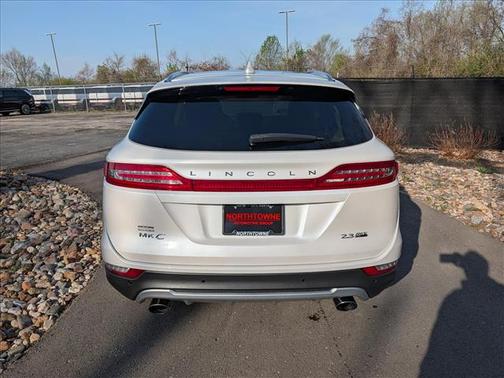 White 2015 Lincoln MKC Base