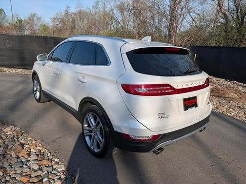 White 2015 Lincoln MKC Base