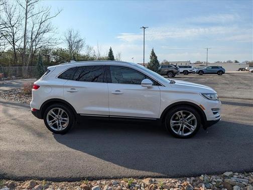 White 2015 Lincoln MKC Base