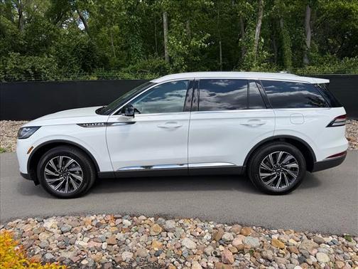 Pristine White 2026 Lincoln Aviator Premiere