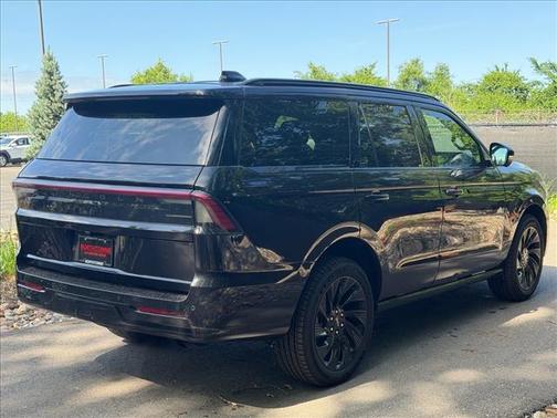 Infinite Black Metallic 2026 Lincoln Navigator Reserve