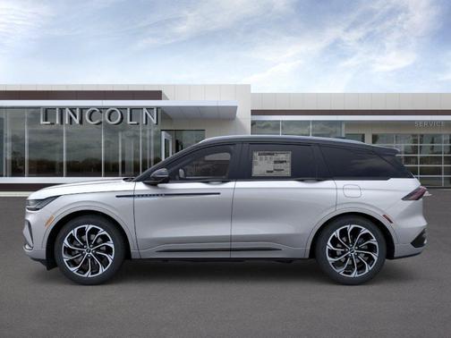 Silver Radiance Metallic 2026 Lincoln Nautilus Reserve