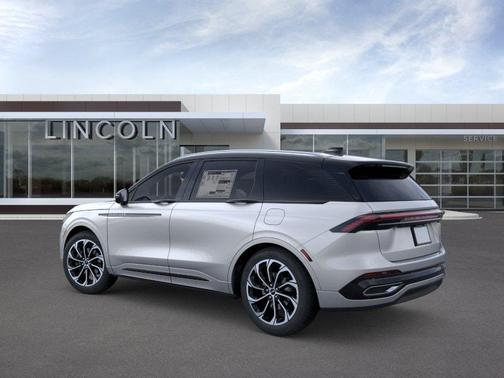Silver Radiance Metallic 2026 Lincoln Nautilus Reserve