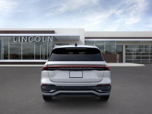Silver Radiance Metallic 2026 Lincoln Nautilus Reserve