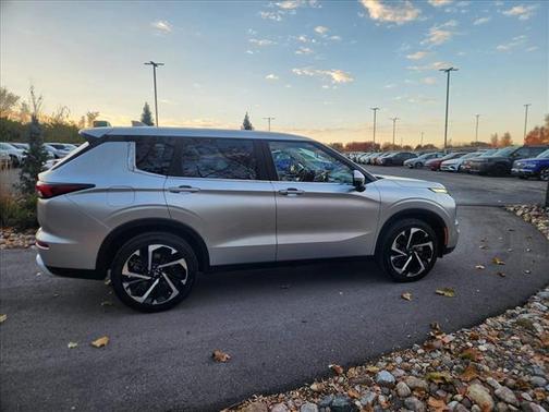 2024 Mitsubishi Outlander SE
