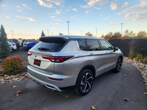 2024 Mitsubishi Outlander SE