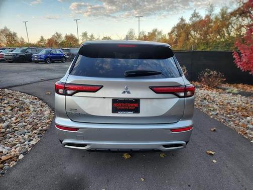 2024 Mitsubishi Outlander SE